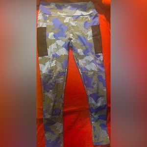 Blue Camouflage athletic leggings size small with pockets
